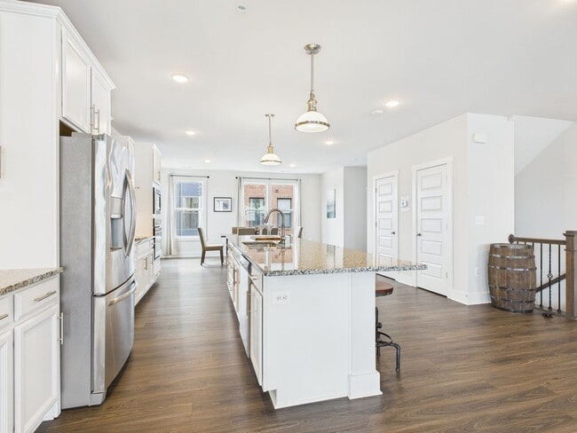 Building Photo - 6 Flatwater Row