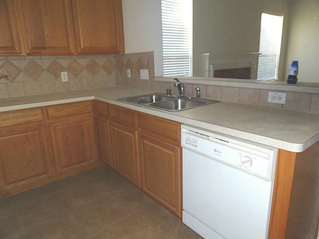 Building Photo - 323 Thorpe Springs Dr