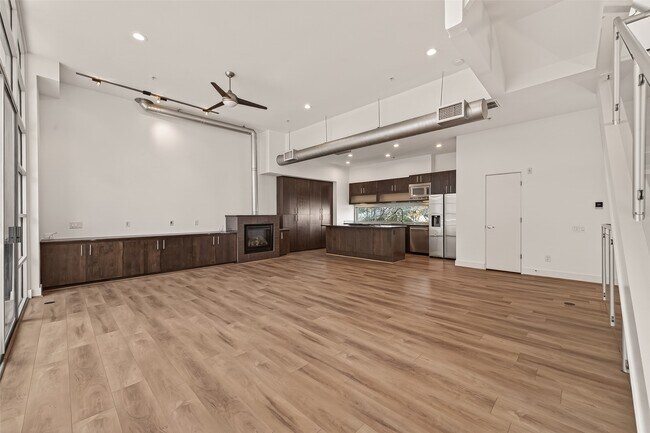 Building Photo - 6014 Fairdale Ln