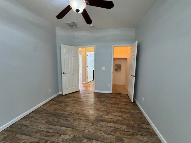 Building Photo - Updated 4 bedroom home in Casa Del Rey Com...