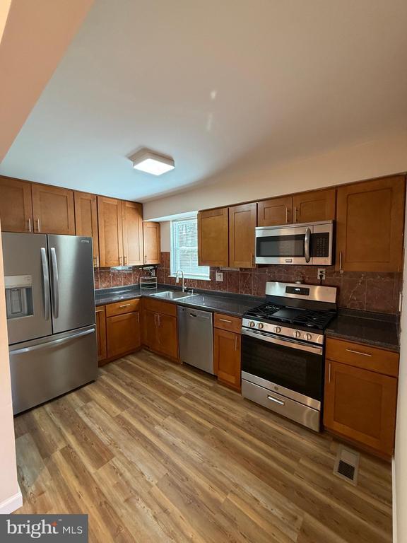Building Photo - 413 Parlin Pl