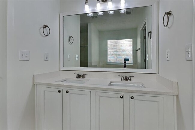 Building Photo - 4206 Shoreside Cir SW