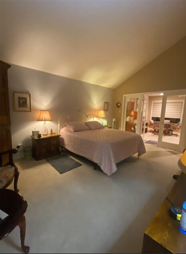 Building Photo - 179 Old Bridge Lake St