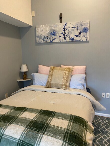 Master Bedroom - 2661 Titus Avenue Ext