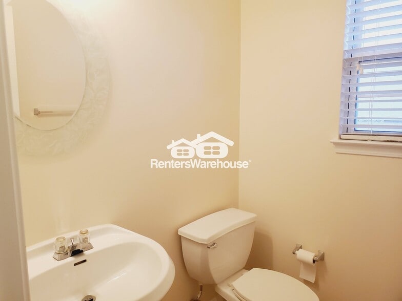 Building Photo - 7711 Parkside Dr