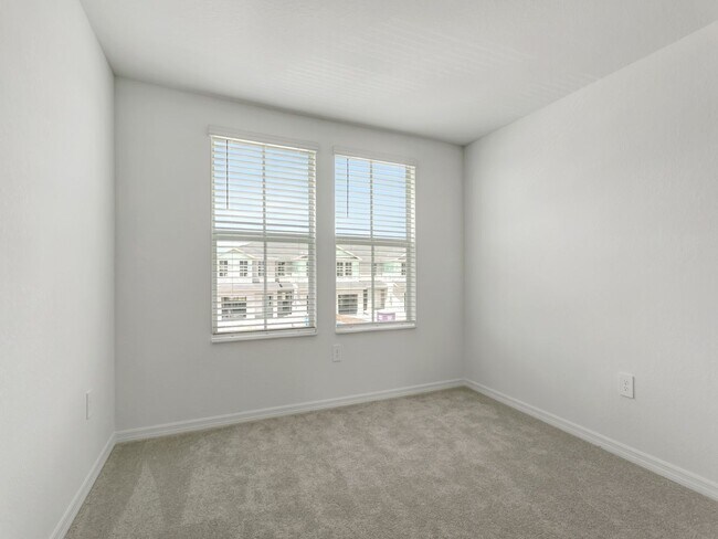 Building Photo - Brand-New 3BR/2.5BA Townhouse for Rent in Lakewood Ranch — $2,300/Month, Internet & Lawn Care Inc...
