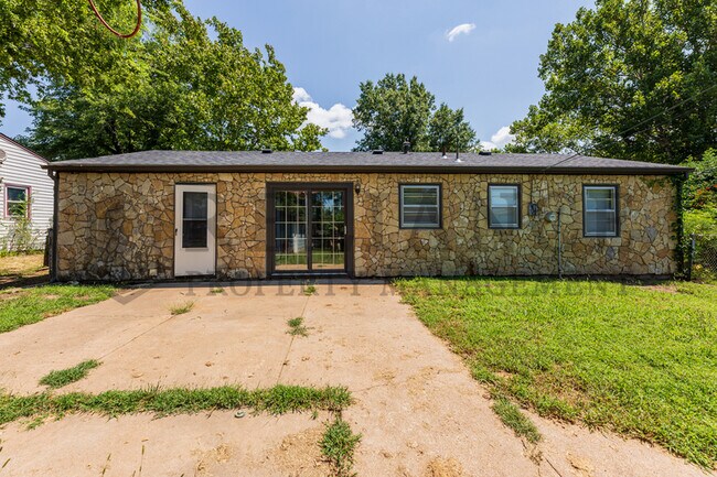 Building Photo - 6505 N Randall Dr