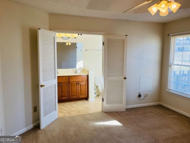 Building Photo - 155 Woodstream Dr