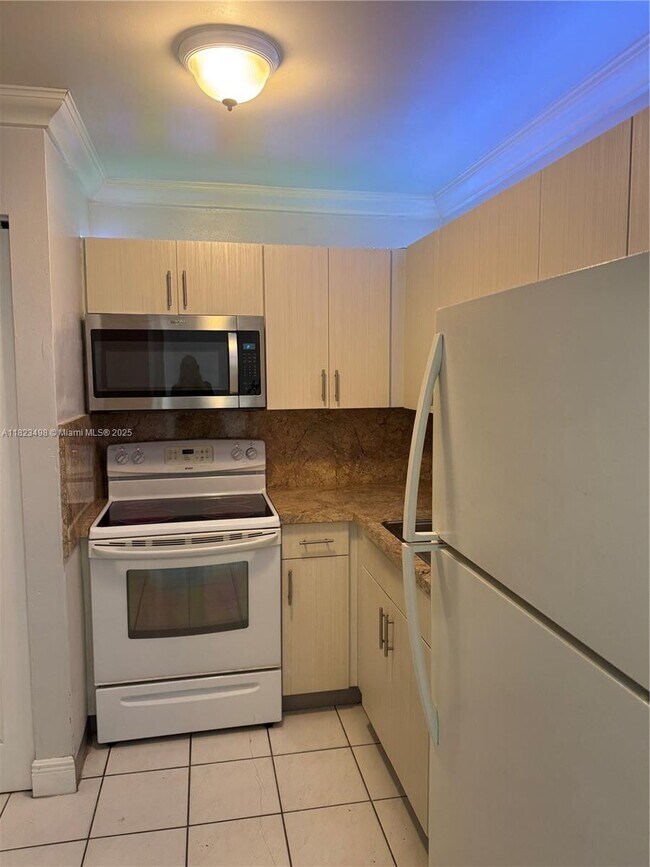 Building Photo - 6961 SW 129th Ave