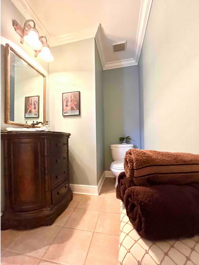 Building Photo - 3 bed/3 bath Furnished/Unfurnished