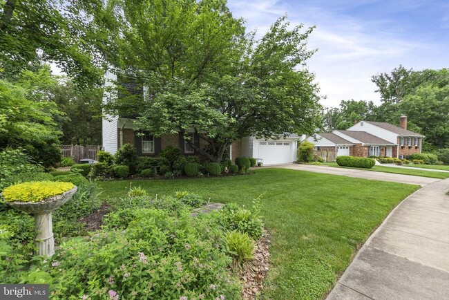 Building Photo - 6048 Redwood Ln