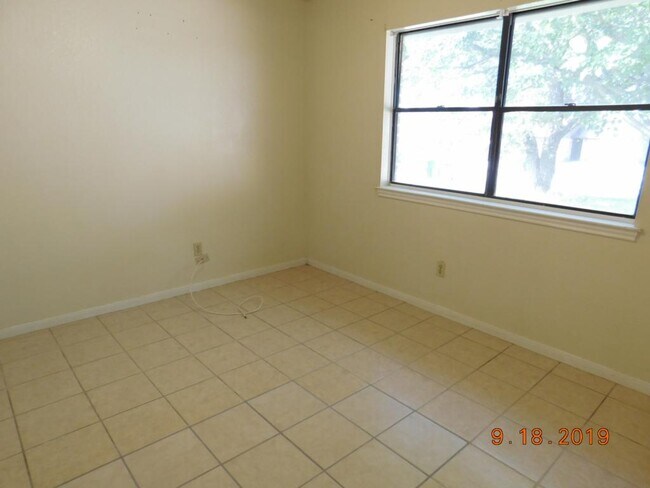 Building Photo - 206 Jason Dr