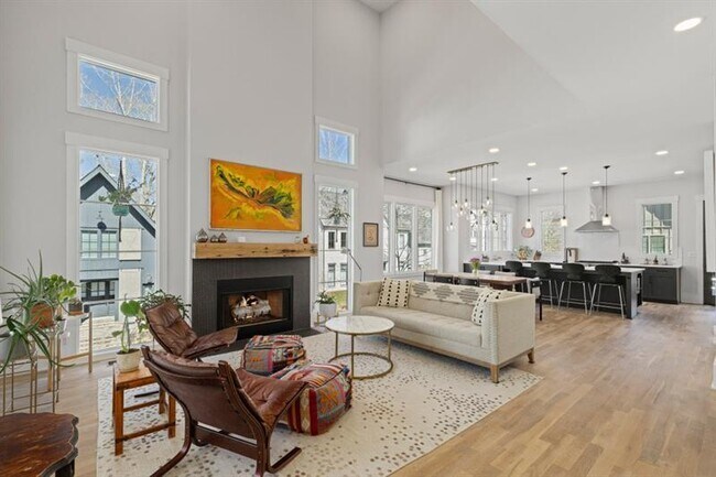 Building Photo - 304 Mado Ln