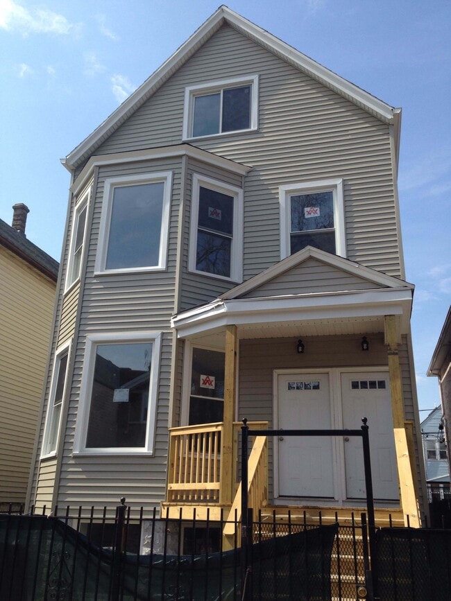 Building Photo - 3054 N Avers Ave