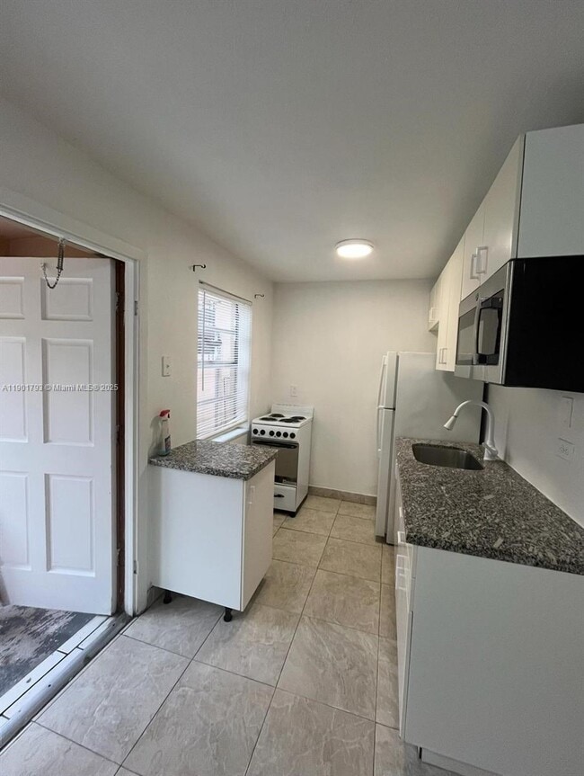 Building Photo - 1036 NW 3rd St