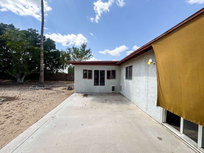 Building Photo - "Spacious 3-Bedroom Oasis in Yuma - 2,721 ...