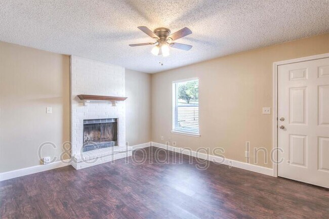 Building Photo - 644 Earthside Dr