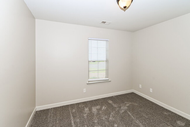 Building Photo - 2581 Woodcutter Dr