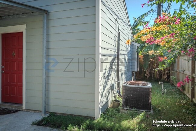 Building Photo - 4031 Leeshire Dr