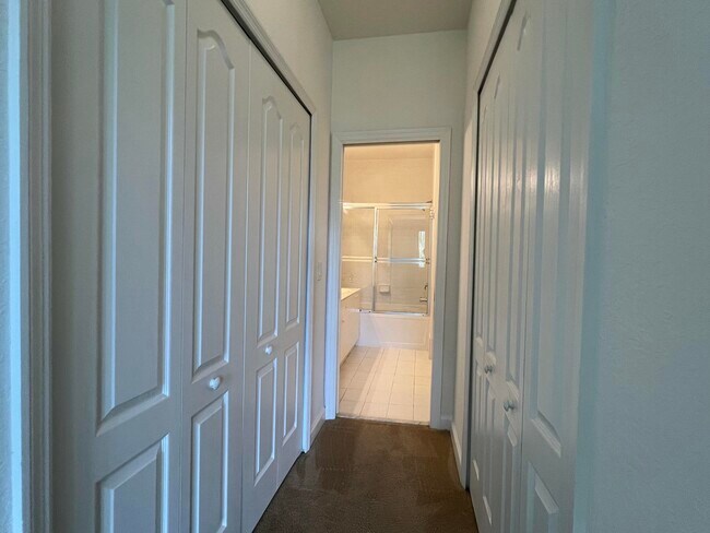 Building Photo - 150 Jacaranda Country Club Dr