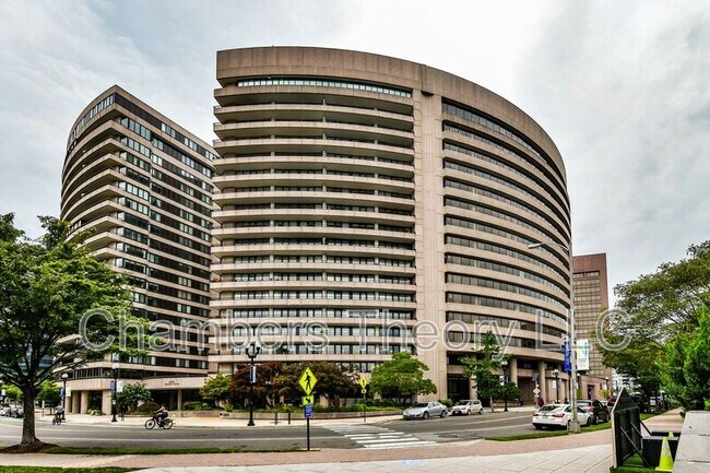 Building Photo - 1200 Crystal Dr