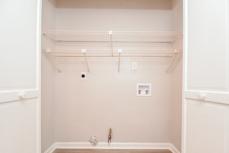 Building Photo - 1625 Netherfield Ln