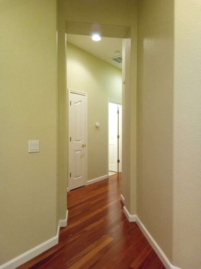 Building Photo - Gated: Single Story Heritage Oaks 3 Bedroom Plus Office/Den 3 Car Garage with lots of built in fo...