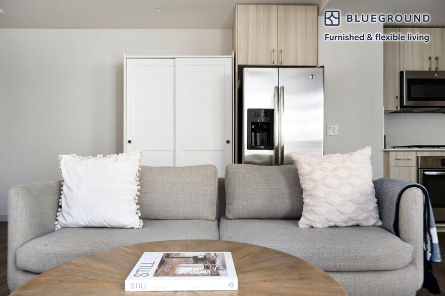 Building Photo - 2015 2nd Ave