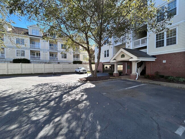 Building Photo - Gated community on the bay side of Shore Dr! "ASK ABOUT OUR ZERO DEPOSIT"