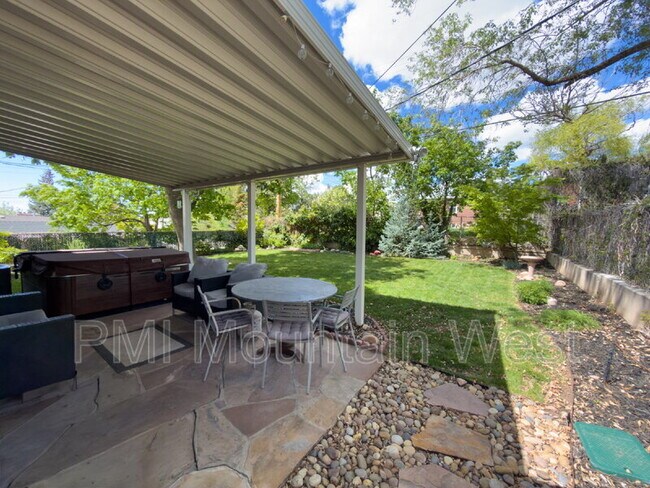 Building Photo - 2323 Bryan Ave