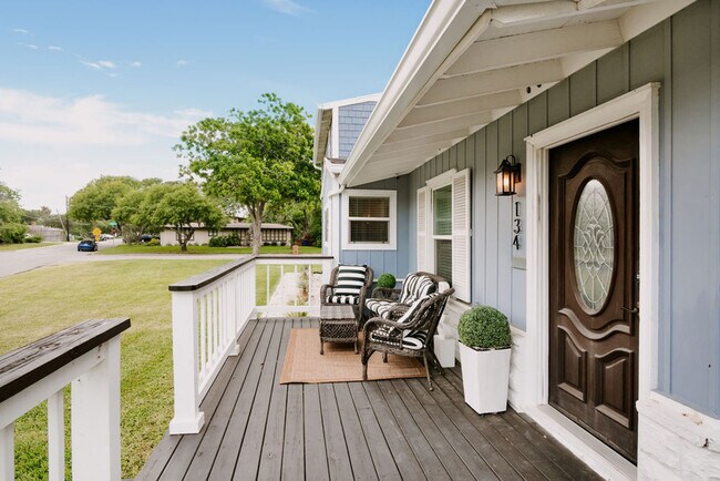 Building Photo - 134 Sinclair St