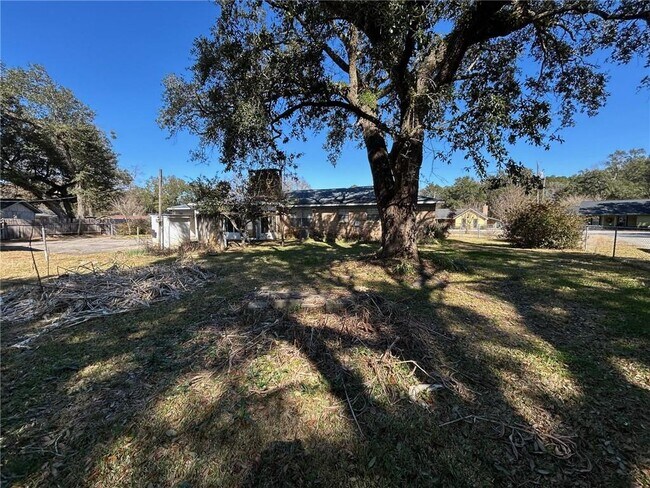 Building Photo - 5359 Emmett Dr