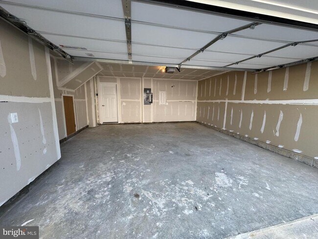 Building Photo - 21 Lyriq Ct