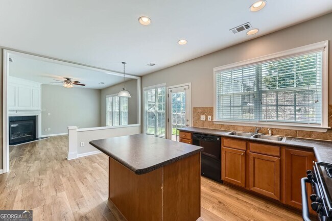 Building Photo - 2310 Vistoria Dr