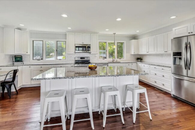 Building Photo - 36856 N Hickory Ct