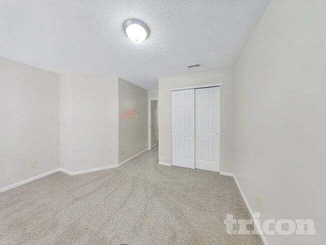 Building Photo - 824 Streamside Dr