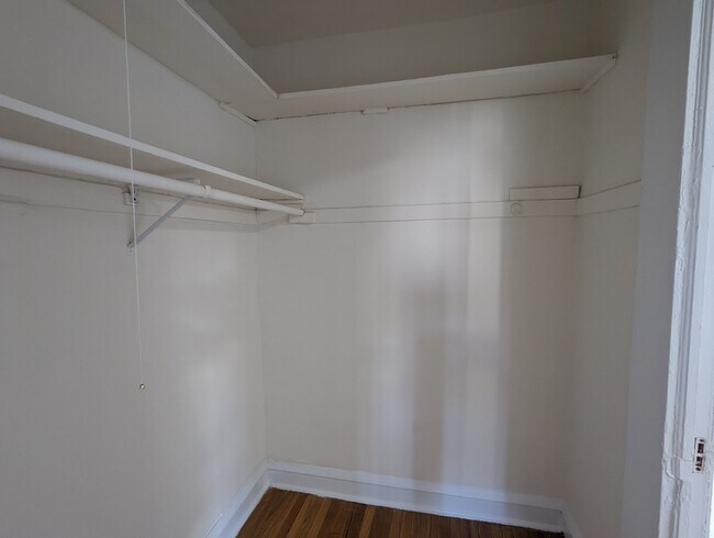 Building Photo - 3308 W Schubert Ave