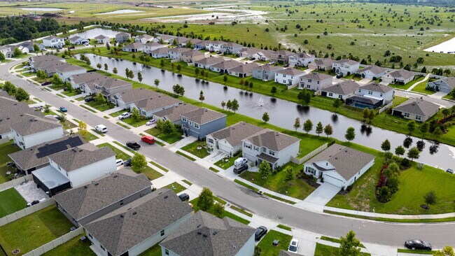 Building Photo - 4 Bedroom, 2 Bathroom home For Rent in Parrish