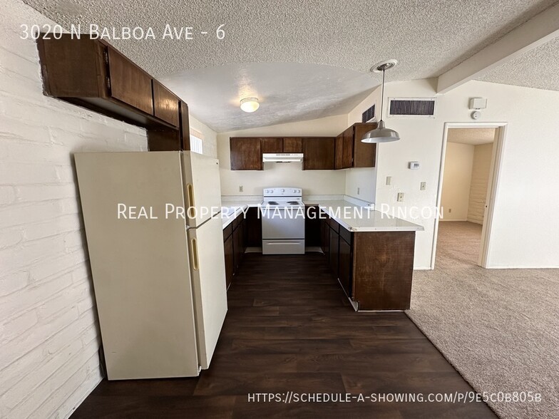 Primary Photo - 3020 N Balboa Ave
