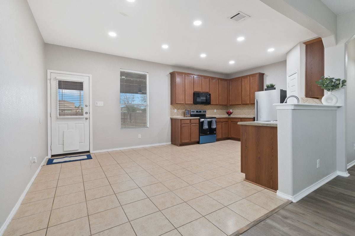 Building Photo - 3637 Double Diamond