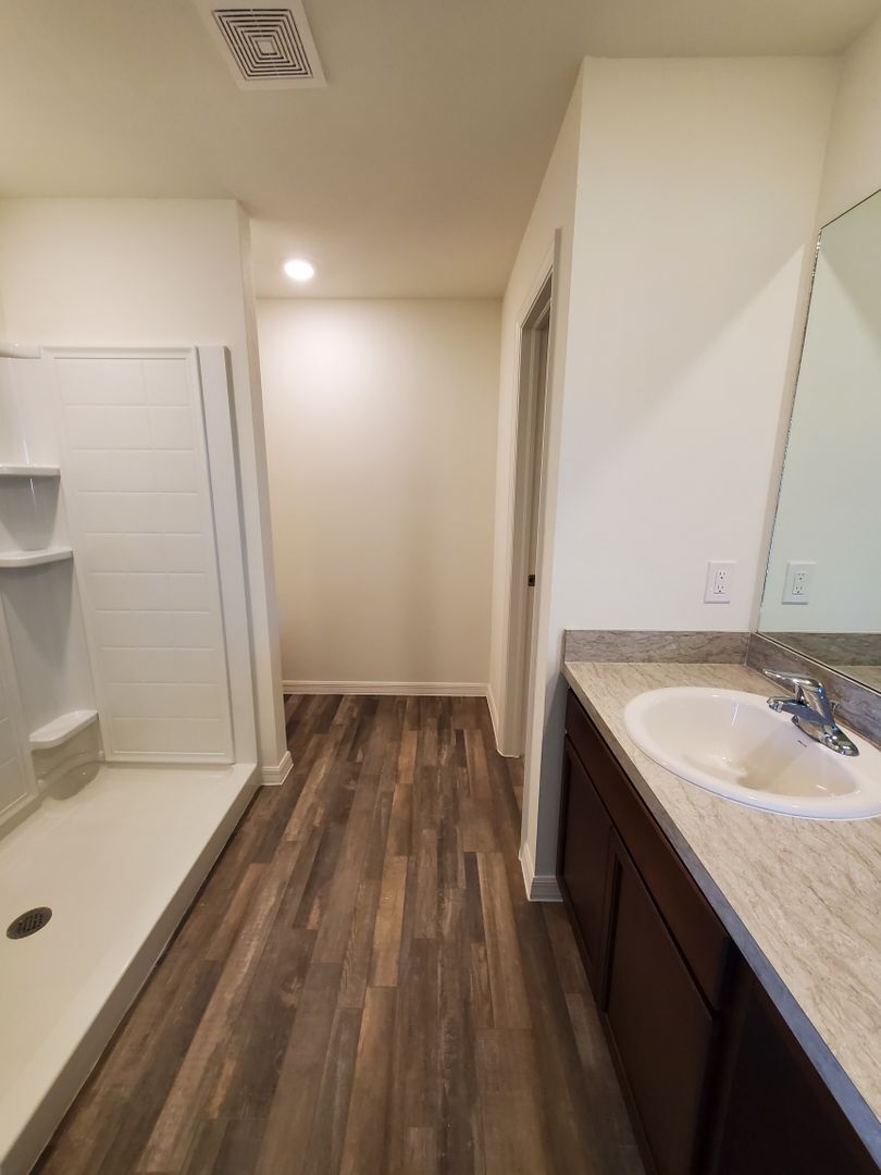 Building Photo - 4/2/2  with a $500 Move in Special