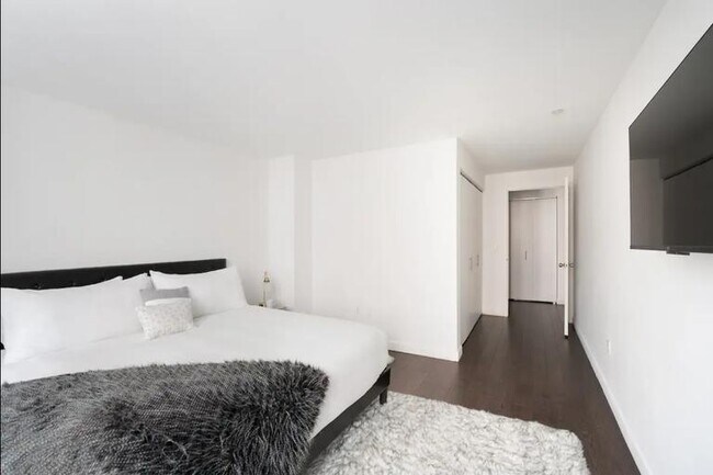 Building Photo - 619