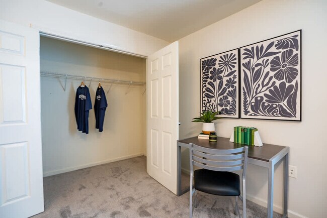 Building Photo - 1051 Southern Dr