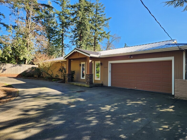 Primary Photo - 6050 SW Taylors Ferry Rd