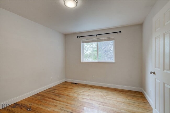 Building Photo - 3 bedroom 2 bath townhome in Bozeman!