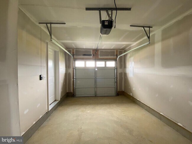 Building Photo - 415 Aragon Dr