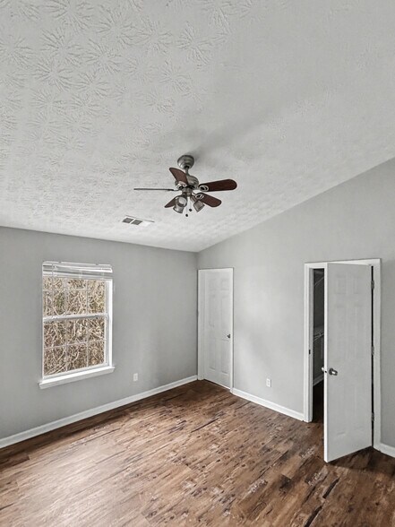 Building Photo - 21 Timber Ridge Dr