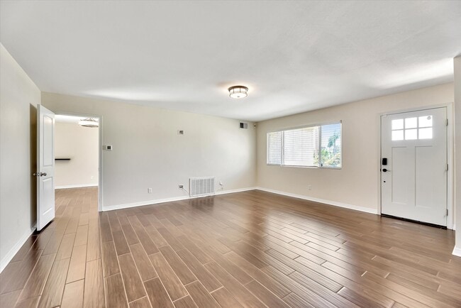 Building Photo - 8624 La Butte Ln