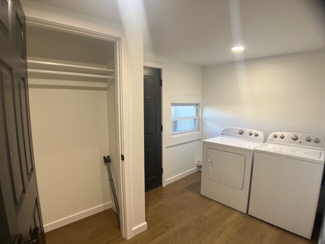 Building Photo - 2239 W Oxford St