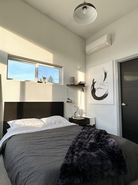 Building Photo - 4712 Delridge Way SW